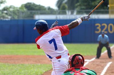 Beisbolistas ganan a Curazao y buscan objetivos en San Salvador.