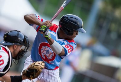 Bell de 7-3 en divisin de honores de los Capitales