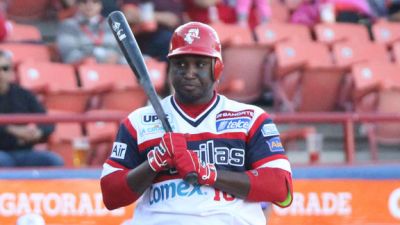 Yuniesky Betancourt disfruta el renacer de su carrera