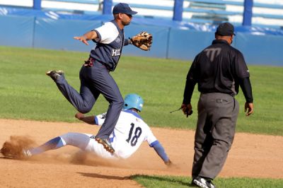 Holguín logra espectacular remontada ante Mayabeque en la 64 Serie Nacional de Beisbol.
