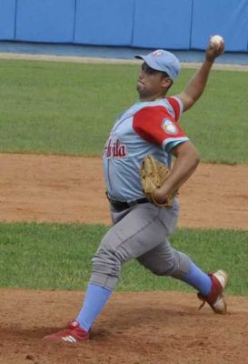 Cachorros holguineros toman desquite ante Tigres avileos