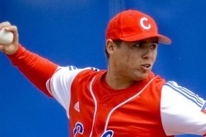 Cardenales confirman contrataciones de Carpenter y cubano Aledmys Daz