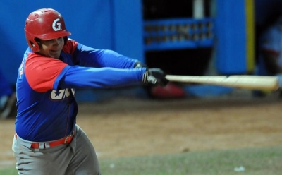 Carlos Bentez, entre los mejores con el bate en Cuba.