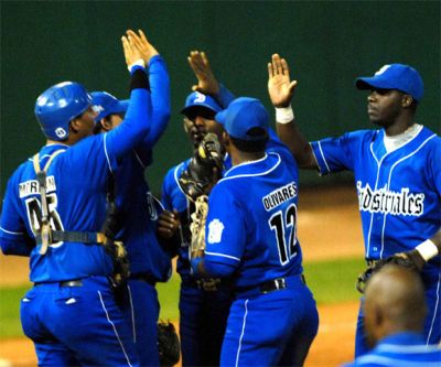 Carmona, Tabares y de la Torre, los hombres para Industriales.