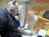 Luis César Valdés canta strikes en cabina