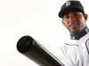 Céspedes abandona juego por molestia