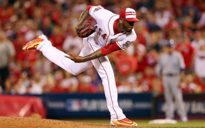 Chapman salva en reido triunfo de Rojos