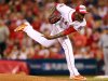 Chapman salva en reñido triunfo de Rojos