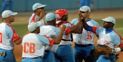 Ciego de Avila deja al campo a la Isla y se afianza en bisbol cubano.