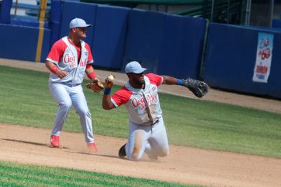 Ciego de vila se monta en el tren de los play off beisboleros.