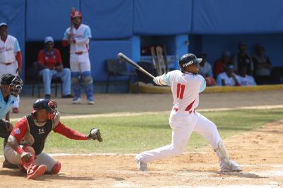 Ciego de vila noquea a Las Tunas en el arranque de la final de la III Liga lite del Bisbol Cubano.