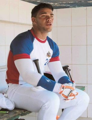 Coach de los Yankees elogia a Yoan Moncada