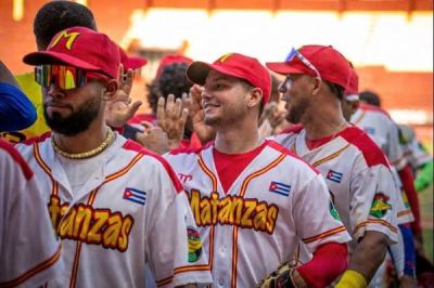 Cocodrilos de Matanzas muerde primero y vence 4x1 a Industriales en semifinales de la 64 SNB.