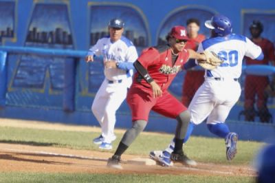 Cocodrilos de Matanzas quedan a un paso de semifinales en la 64 Serie Nacional de B�isbol.