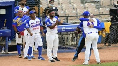 Colombia y Dominicana a la final de la Serie del Caribe de bisbol.