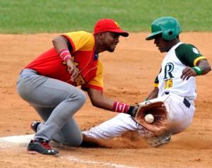 Concluye segundo tercio preliminar en Serie del bisbol cubano