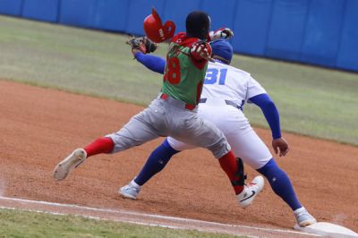 Cu�druple empate sacude la cima de la IV Liga �lite del Beisbol Cubano.