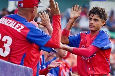 Cuba aplasta a Sudáfrica y logra su primer triunfo en el Mundial Sub-15 de Béisbol.