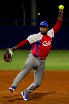 Cuba asegura pase a sper ronda del Panamericano de Softbol.