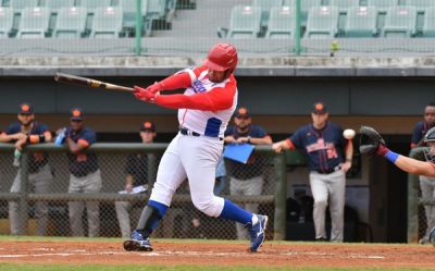 Cuba derrota a Curazao y sigue invicto en premundial de beisbol.