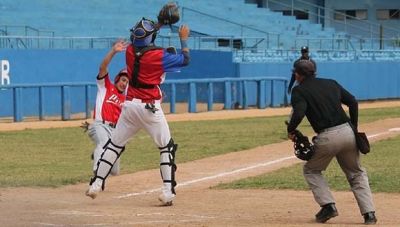 En Cuba equipo nacional de bisbol de Per.