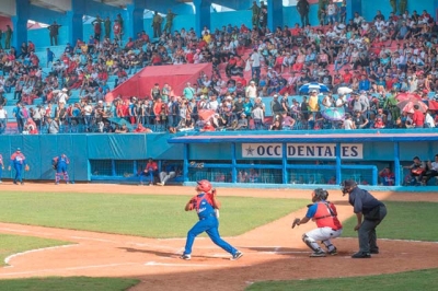 Cuba observar lluvia de estrellas en terreno de bisbol