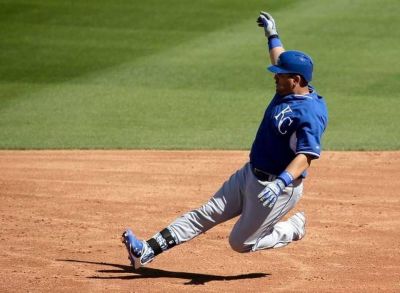 Cubano Morales dispara jonrn y doble en triunfo de Reales ante Rangers