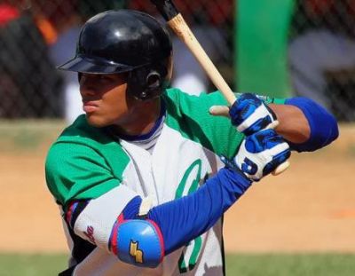 Cubano Yoan Moncada solicita agencia libre en Grandes Ligas