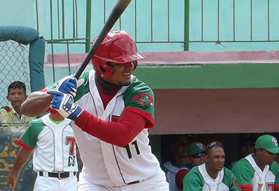 Cubano Yosvani Alarcn disputar Derby de Jonrones en Serie del Caribe