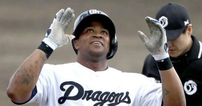Dayan Viciedo comanda triunfo de Chunichi con 2 jonrones.