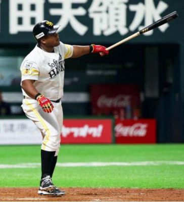 Despaigne conecta su primer jonrn con el Softbank.