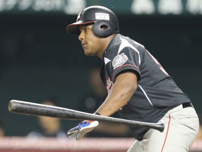 Despaigne responde como emergente y remolca tres carreras.