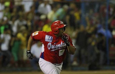 Donell Linares quiere seguir jugando bisbol