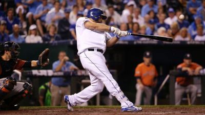 Dos jonrones de Kendrys Morales no bastaron