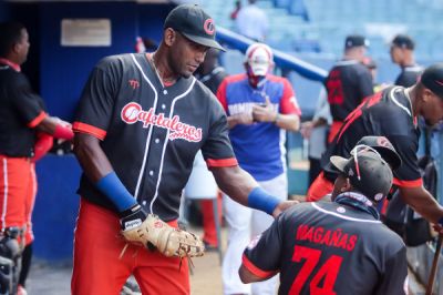 Edilse Silva pega su jonrn 200 en series nacionales de beisbol.