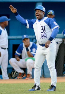 Play Offs de la 57 Serie Nacional de Bisbol. El Latino al bate.