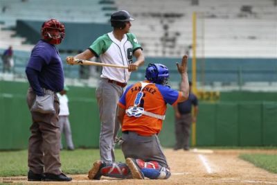 Elefantes sorprenden a Gallos en 54 Serie Nacional