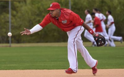 Yunel Escobar ser baja unos das por distensin