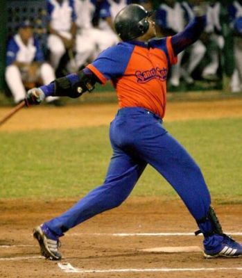 Frederich Cepeda iguala el rcord de ms bases por bolas seguidas