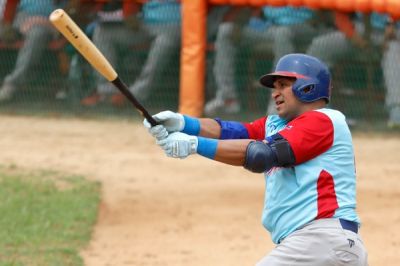 Frederich Cepeda llega a 400 jonrones y agranda su leyenda en el béisbol cubano.