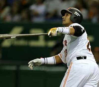 Frederich Cepeda pega su primer jonrn con bases llenas en la NPB