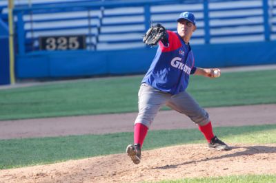 Gallos y Alazanes se aferran a la cima del bisbol cubano.