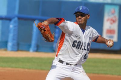 Gallos empatan con Alazanes en la cima de la 60 SNB.