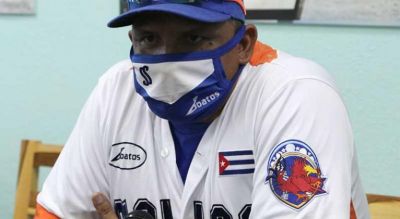 Gallos remontan ante Azucareros y conservan cima beisbolera cubana.