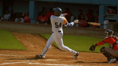 Ganaderos baja los humos al lder en Liga lite del Beisbol Cubano.