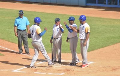 Ganaderos a la cima en Liga lite del Beisbol Cubano.