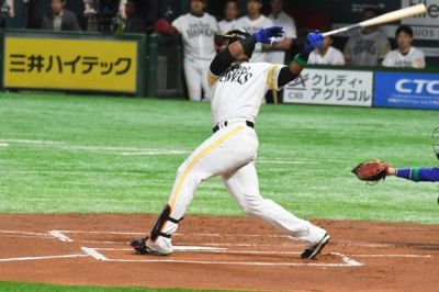 Gracial jonrone, Despaigne reapareci en liga japonesa.