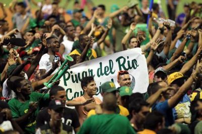 Gran recibimiento en Pinar del Ro a campeones del bisbol cubano