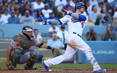 Yasmani Grandal apalea a Gigantes de San Francisco