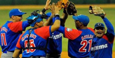 Granma por acorralar a Matanzas en semifinal del bisbol cubano.